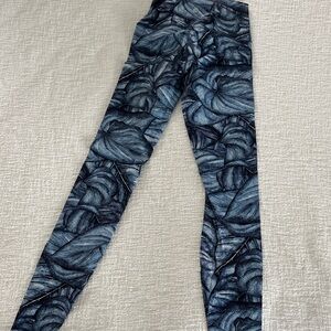 Lululemon blue leaf print leggings